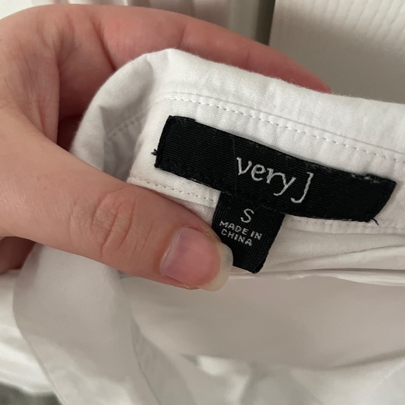 White blouse - Picture 2 of 2